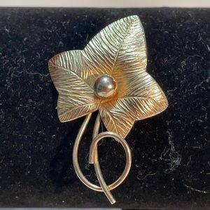 Vtg Valenza 12K gold filled leaf brooch 1.5”